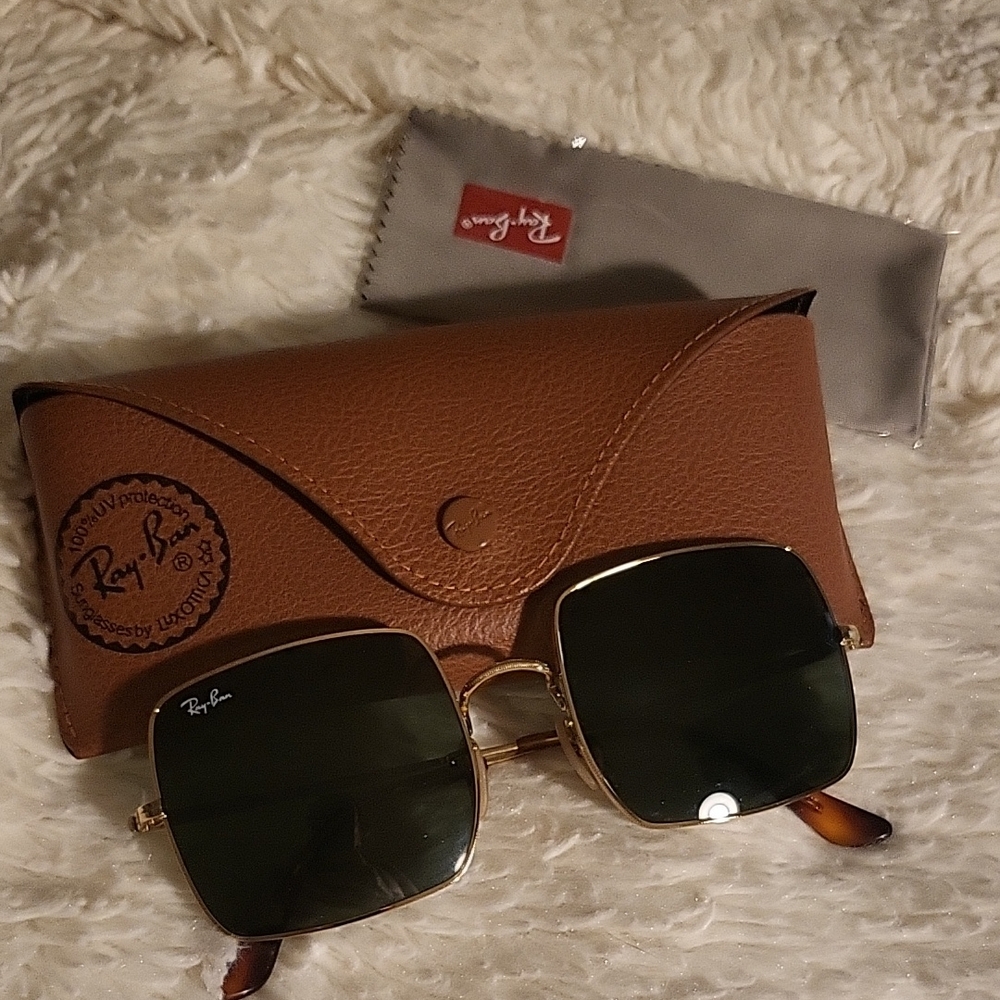 Ray-Ban Gold Frame Sunglasses with Dark Green Lenses